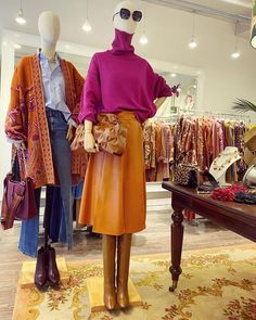 Images Chic Fashionista, Clothes For Women Over 50, Glad Rags, Pink Power, Funky Fashion, Leather Trousers, Office Outfits, Fashion Colours