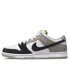 Dunk Shoes, Nike Sb Dunk Low Pro, Vapour Max Nike, Nike Branding, Nike Kicks, Nike Sb Dunk Low, Fresh Sneakers, Nike Sb Dunks Low, Green Sneakers