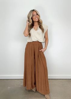 Breezy Day Woven Pants – Lane 201 Boho Black Pants Outfit, Cute Flowy Pants Outfit, Flowy Dress Pants Outfit, Boho Outfits With Leggings, Laboratory Outfit Work, Neutral Boho Outfits, 2024 Church Outfits, Casual Church Outfits For Women, How To Style Flowy Pants