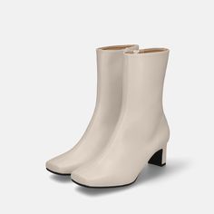 These 5.5cm heel short boots feature a wide square toe that is extremely trendy. Mule Sandals, Pumps Flat, Ballet Flat Shoes, Short Boots, Ballet Flats, Ballet Shoes, Bootie Boots, Shoes Flats, Shoes Sandals