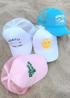 Pink Trucker Hat Aesthetic, Cute Hats For Summer, Cute Hats Summer, Trucker Hat Trendy, Pink Trucker Hats, Cute Summer Hats For Women, Girls Trucker Hats, Custom Trucker Hats Design, Trucker Hats Aesthetic