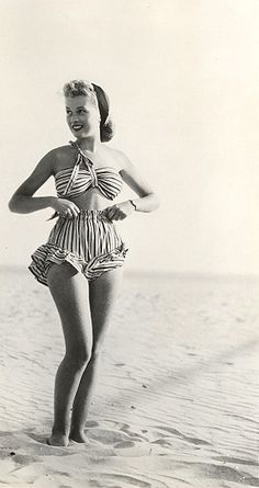 Retro Swimwear, Vintage Bathing Suits, Vintage Swim, Vintage Swimwear, Vintage Swimsuits, 40s Fashion, Retro Mode, 1940s Fashion, Teen Vogue