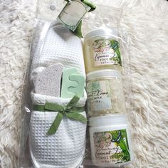 Comes With Foot Scrub, Soak, Lotion, Pumice Stone, 2 Toe Separators, Spa Slippers And Reusable Pouch. Brand New Never Used! Slipper Gifts, Pedicure Gift Basket, Homemade Gift Baskets, Spa Slippers, Spa Gift Basket, Diy Gift Baskets, Foot Scrub, Foot Spa, Pumice Stone