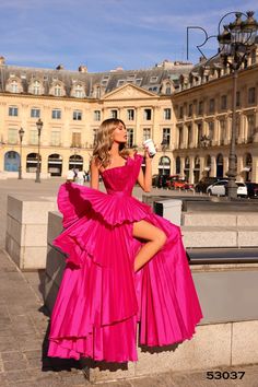 Fall in love with the enchanting beauty of the Tarik Ediz 53037 dress from the Tafetta Spring 2024 collection. This captivating gown is a true masterpiece, designed to make you feel like a princess on your special day. Perfect for glamorous events or walking down the aisle. 💕✨ Hot Pink Ball Gown, Look Working Girl, Outfits Dress, Tarik Ediz, Satin Evening Dresses, Creation Couture, Glam Dresses, Ball Gown Dresses, Tier Skirt