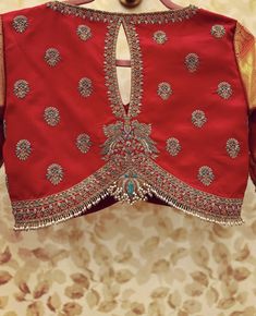 Madhubala Blouse Designs, Bridal Embroidery Blouse Designs, Trending Blouse, Baby Lehenga, Green Blouse Designs, Blouses Work, Handwork Blouse, Heavy Blouse, Maggam Blouse