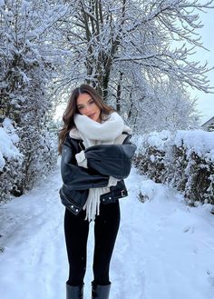 Winter Vacation Outfits, Nyc Winter Outfits, December Outfits, Winter Outfits Snow, Snow Photoshoot, Modele Fitness, Look Legging, Colorado Outfits, Chic Winter Outfits