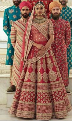 Panetar Lehenga Gujarati, Gujarati Outfits, Red Indian Wedding Dress, Red Indian Wedding, Gujarati Wedding, Designer Bridal Lehenga Choli