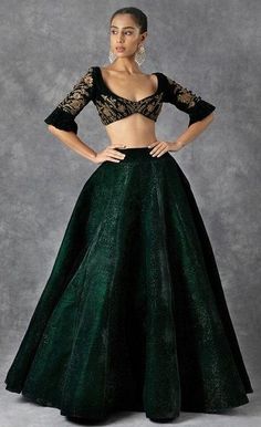 Velvet Lehenga Designs, Front Poses, Velvet Wedding Lehenga, Golden Dupatta, Simple Girl Outfits, Events Dresses, Maroon Lehenga, Casual Bridal Dress, Lehenga Pattern