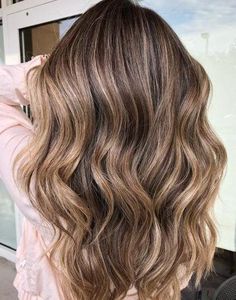 Brunette Hair Color Chocolate, Highlights Brunette Hair, Hair Colors 2020, Hair Color Trends 2020, Hair Color Trends For Brunettes, Chocolate Hair Color, Highlights Brunette, Hair Colors Ideas, Honey Hair Color