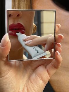 Makeup On The Go, Beauty Product Aesthetic, Beauty Brand Aesthetic, Makeup Products Aesthetic Photography, Compact Mirror Aesthetic, Refy Beauty Aesthetic, Beauty Content Ideas, Mirror Packaging, Cosmetics Photoshoot