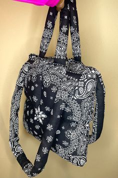 Casual Black Bag For Festival, Black Casual Bags For Festivals, Bandana Purse, Puffer Purse, Bandana Crafts, Bandanas Diy, Bandana Outfit, Puffer Bag, Pole Dance Wear