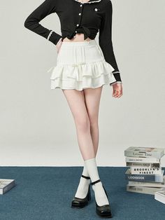 ❤︎Velvet Cake Skirt❤︎ White Short Skirt Outfit, Kpop Skirt, Short White Skirt Outfit, Black Velvet Cakes, White Skirt Outfits, Short Skirts Outfits, Lightweight Skirt, Cake Skirt, Frill Skirt