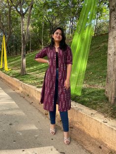 Long shrug Shrug Model Dress, Trip Dresses For Women In India, Jeans And Shrug Outfit, Long Shrug For Women, Jeans With Shrug Outfit, Long Jacket Outfit Indian With Jeans, Kalamkari Shrug, Ikkat Tops For Jeans, Shrug For Jeans