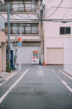 an empty street with no cars on it