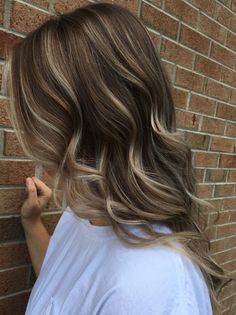 Natural Light Brown Color Shades for Medium Hairstyles 2018 Chestnut Lowlights, Light Chestnut Brown Hair, Brown Hair With Blonde, Light Chestnut Brown, Hair With Blonde Highlights, Chestnut Brown Hair, Light Brown Color, Brown Hair With Blonde Highlights