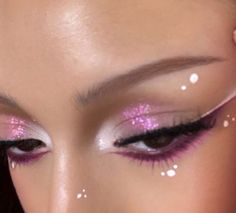 Euphoria Pink Makeup, Euphoria Eyes, Eyeliner Designs, Rave Makeup, Swag Makeup, Face Beat, Hot Makeup