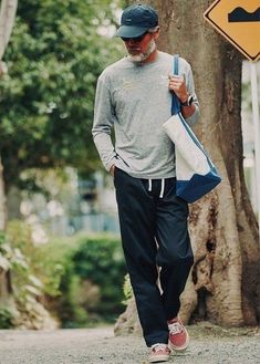 Minimal Mens Fashion, Men's Casual Outfits, Old Man Fashion, Estilo Hipster, Smart Casual Men, Dad Fashion, Mens Spring Fashion, Men Stylish Dress