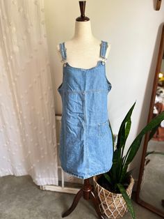 ✨ VINTAGE OVERALL DRESS ✨ 𝙱 𝚁 𝙰 𝙽 𝙳: Faded Glory Authentic Wear 𝚂 𝙸 𝚉 𝙸 𝙽 𝙶: Size large (Message me if you need measurements!) [ Mannequin wears a women's x-small and is the height of a 5'6 person. ] 𝙲 𝙾 𝙻 𝙾 𝚁 𝚂: Light wash denim 𝙲 𝙾 𝙽 𝙳 𝙸 𝚃 𝙸 𝙾 𝙽: Perfect condition! No rips or stains! All items that can be washed have been washed in a mild detergent and sanitized! 𝚂 𝙷 𝙸 𝙿 𝙿 𝙸 𝙽 𝙶: Ready to ship in 1-3 business days! I usually ship out everything on Mondays, Wed Womens Overalls, Thrift Haul, Overalls Women, Overall Dress, Faded Glory, Light Wash Denim, Labour Day, Overalls, Bathing Beauties