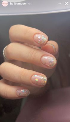 Nail Designs For Short Nails Glitter, Glitter Nails Manicure, Short Clear Sparkle Nails, Short Nails Art Glitter, Natural And Glitter Nails, Chunky Glitter Gel Nails, Nail Design On Clear Nails, Glitter Nails Natural Nail, Natural Glitter Nail Designs