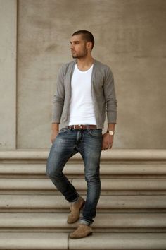 Jeans + white tee + sweater Hipster Man, Mens Fashion Smart, Mode Casual, Sharp Dressed Man, Indie Outfits, Well Dressed Men, Fashion Mode, Men Looks, Stylish Men