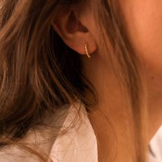 Gold Earrings Aesthetic, Simple Gold Earrings, Small Gold Hoop Earrings, Small Gold Hoops, Tiny Hoop Earrings, Tiny Earrings, Bohemian Earrings, Huggie Hoop Earrings, Small Earrings