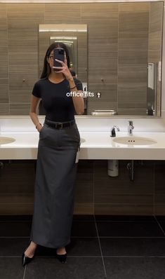 Cool Girl Work Outfits Summer, Outfit Ideas Corporate, How To Be Dressed Well, Silk Skirt Business Outfit, Classy Pencil Skirt Outfits, Fashionable Corporate Attire, Pandora Work Outfit, Corporate Outfit Ideas For Women, Classy Smart Casual Outfits