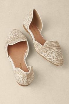 Soft Surroundings Amelia Flats Sandel Design Women, Daily Shoes, Studded Heels, Prom Shoes, Boutique Fashion, Crazy Shoes, Winter Clothes, Soft Surroundings, Shoe Obsession