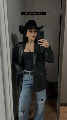 alexia.peixoto on ig Country Cowgirl, Western Wear, Ootd, Boutique, Pins, How To Wear, Quick Saves