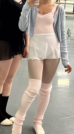 #ballet #dance #aesthetic #balletcore #balletclasses #legwarmers #girly Balletcore Outfits Casual, Ballet Plus Size, Ballet Clothes Aesthetic, Ballet Core Outfits Casual, Ballet Dance Aesthetic, Cute Ballet Outfits, Ballet Warmup Outfit, Pink Ballet Aesthetic, Ballet Outfit Aesthetic