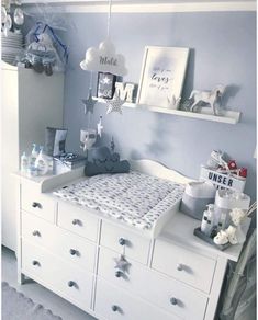 a baby's room is decorated in blue and white