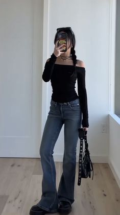 Black Top Denim Jeans Outfit, Winter Outfits Flared Jeans, Cute Jeans And Top Outfits, Sir Chloe Concert Outfit, Cute Black Fits, Casual But Elegant Outfits, Approachable Outfits, Casual Downtown Outfit, Hope Cee Outfits