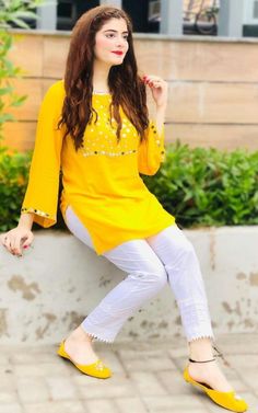 Art With Meaning Stylish Jeans Top, Top Poses, Lace Suit, Easy Acrylic Painting, Womens Trendy Dresses, Pakistani Fashion Casual, Lace Neck, Stylish Short Dresses, Pakistani Dresses Casual