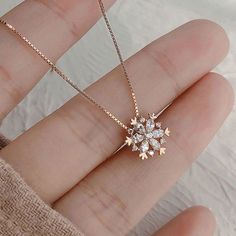 Gold Snowflake Jewelry For Party, Girlfriend Jewelry Gift, Girlfriend Jewelry, Snowflake Pendant, Wedding Party Jewelry, Trendy Necklaces