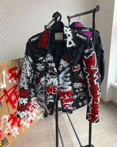 Punk Fashion Diy, Reworked Clothes, Custom Leather Jackets, Painted Jacket, Diy Jacket, Diy Clothes Design, Future Outfit, Denim Diy