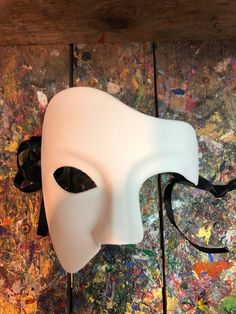 "Blank mask,maschera bianca pronta per dipingere,maschera originale Veneziana. -Materiale/Resina Made in Italy anallergica e atossica. -Dimensioni/16x10 Unisex -Storia della maschera/\"fantasma dell'opera,phantom of the opera. -Spedizioni/tutto il mondo Vi chiediamo di lasciare la vostra email o numero di telefono per fornirvi il codice di tracciabilita' della spedizione dopo aver acquistato." Venice Mask Carnival, Phantom Of The Opera Mask, Ghost Mask, Phantom Of Opera, Blank Mask, Mask Carnival, Opera Mask, Opera Ghost, Venice Mask