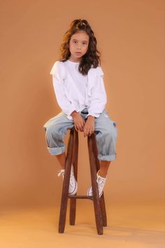 8 Year Photo Shoot, Little Kid Photoshoot Poses, Studio Kids Photoshoot, Preteen Fashion For Girls, Kids Studio Photoshoot Ideas, Kid Poses For Photoshoot, Kids Model Shoot, Kids Poses For Photoshoot