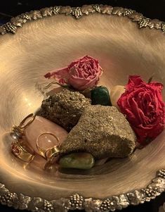 #witch #witchcraft #aphrodite #spellwork #magick #lovewitch #goddess Glamour Witch Altar, Glamour Magic Aesthetic, Aphrodite Manifestation, Goddess Vibes Aesthetic, Witchcraft Aphrodite, Aphrodite Witch, Aphrodite Spell, Aphrodite Witchcraft