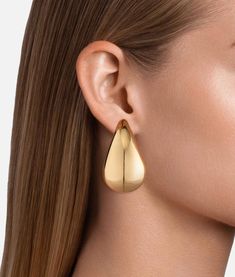 Elevate your look with our Large Drop Earrings, inspired by the chic style of Bottega. These earrings are perfect for any occasion and add a touch of elegance with a playful twist. Take advantage of this unique accessory! Valentina Rose, Drop Gold Earrings, Large Gold Earrings, Jewlery Rings, Large Drop Earrings, Womens Jewelry, Silver Drop Earrings, Gold Drop Earrings, Silver Roses