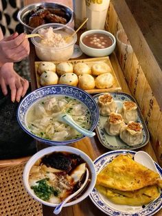 Chinese Food Aesthics, Taiwanese Food, Food Is Fuel, Food Obsession, Cafe Food, Interesting Food Recipes, Pretty Food, Food Cravings, Traditional Food