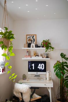 small home office space ideas Living Room Office Combo, Work Office Ideas, Work From Home Office, Wall Paneling Diy, Desks For Small Spaces, Inside Decor, Teenager's Room, Wall Panelling