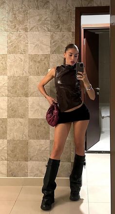 Jeffrey Campbell Boots Outfit, Kaytranada Concert Outfit, Assymetrical Top Outfits, Classy Concert Outfit, Clubbing Outfits Nightclub, Look Hippie Chic, Look Festival, Fest Outfits, Estilo Indie