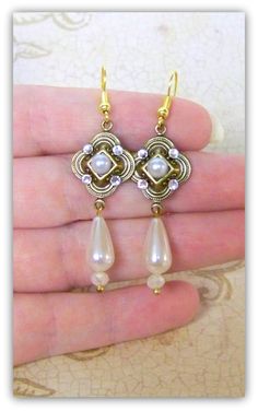 "Medieval Earrings - Renaissance Earrings - Medieval Jewelry - Renaissance Jewelry, Tudor Jewelry, Tudor Earrings, Elizabethan: Inspired by the lush extravagance of the Tudor dynasty of Medieval/Renaissance England, these earrings will make you feel like the Queen that you are. Made using antiqued gold toned Quatrefoil Medallions each set with a white acrylic pearl and 4 crystal clear Swarovski crystals. The Quatrefoil, Latin meaning \"four leaves\", was a very popular motif during the Renaissan Medival Accessories, Tudor Jewelry, Medieval Earrings, Jewelry Reference, Medieval Accessories, Medieval Necklace, Dragon 2024, Book Outfits, Tudor Dynasty