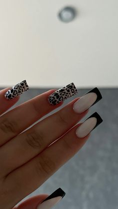 Black And White Leopard Nails, Simple Nail Art Black, White Leopard Print Nails, Leapord Nails Acrylic, Colorful Twists, Nail Art Unique, Nails Leopard, Leopard Nail Designs, Leopard Nail Art