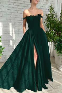 We could custom made 70+ colors all sizes, if you do not not find the color name listed, pls leave message on special instructions to note the exact color you need. Also custom size is available, if you need your dress customized, pls leave your bust, waist, hips barefoot height size in the order remark. Thank you. Dark Green Off Shoulder Dress, Emerald Green Gala Dress, Dark Green Maid Of Honor Dress, Bridesmaids Emerald Green, White Wedding Dress With Green, Forest Green Dress Formal, Forest Green Wedding Dress, Prom Dress Inspiration Classy, Forest Green Formal Dress