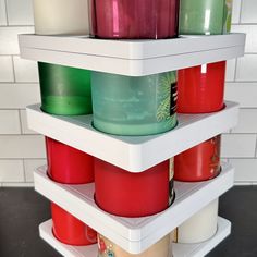 there are many cups stacked on top of each other