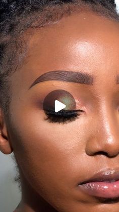 12K likes, 30 comments - glam_by_washe on December 12, 2023: "Eyeshadow Tutorial 🤌🏼 . . . . . . #makeupartist #makeupforblackwomen💋 #eyeshadowpalette #eyeshadowtutorial #kenyanmua🇰🇪 #nairobimakeupartist". Eyeshadow Look For Dark Skin, Eye Shadow For Black Eyes, Make Up For Brown Eyes Tutorial, Eye Shadow For Black Women, Fall Eyeshadow Looks Step By Step, Quick Eyeshadow Looks, Eye Shadow Tutorial Step By Step, Dark Skin Eye Makeup, Eyeshadow For Dark Skin