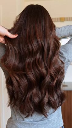 Chocolate Auburn Hair, Brownish Red Hair, Mahogany Hair, Brown Hair Looks, Brown Hair Inspo, Chocolate Hair