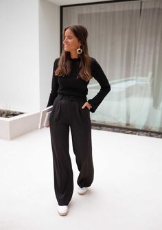 Black Work Outfit, Dress Pants Outfits, Black Pants Outfit, Casual Work Outfits Women, Outfit Chic, Business Casual Outfits For Work, Cooler Look, Looks Street Style, Stylish Work Outfits