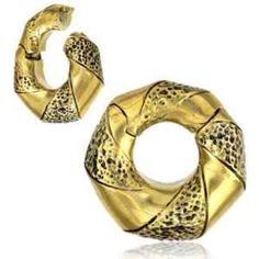 THIS IS FOR A PAIR OF THE ANTIQUED HOOPS BRASS EAR WEIGHTS.  THESE HAVE A REALLY ORNATE DESIGN AS WELL AS BEING HINGED.  TO WEAR THESE YOU WILL NEED TO HAVE A 8MM PIERCING WHICH IS A 0 GAUGE 0G SIZE.  THESE ARE USED TO NATURALLY STRETCH A PIERCING AND HANG DOWN.  SIZE 0G GAUGE (8MM) PIERCING SIZE NEEDED TO WEAR THESE.  PAIR OF THESE MEANS YOU GET 2 PIECES. Weight:  35 GRAMS PER PIECE 1.23 OZ PER PIECE Dimension: LENGTH 29mm (1" 1/4 INCHES)  WIDTH  29MM  (1" 1/4 INCHES) A PAIR LIKE THIS WOULD GO FOR MORE THAN $140.00 AT ANY STUDIO. THESE ARE EXACTLY THE SAME AS THE ONES SEEN IN THE PICTURE. THIS AND ALL MY JEWELRY IS NEW AND HAS NEVER BEEN USED.PACKAGED IN A PADDED MAILER AND CLEAR PLASTIC BOX FOR SAFE ARRIVAL TO YOU.   WEIGHTS 131 Ear Weights, Ornate Design, Gauges Plugs, Clear Plastic, Body Jewelry, Hinges, My Jewellery, Jewelry Watches, Hoop Earrings