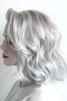 White Silver Hair Platinum Blonde, Medium Length White Blonde Hair, Silver White Hair Color, Wavy White Hair, Silver Blonde Hair Dye, White Hair With Lowlights, Platinum Blonde Hair Ideas, Silver Platinum Hair, Platinum Silver Hair Color